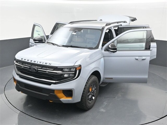 new 2025 Ford Expedition car, priced at $84,540