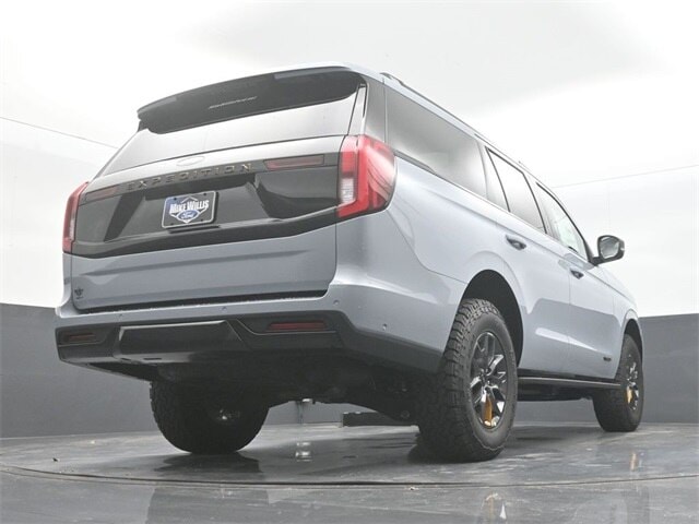 new 2025 Ford Expedition car, priced at $84,540