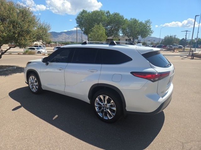 used 2023 Toyota Highlander car, priced at $37,959