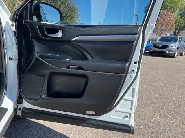 used 2017 Toyota Highlander car, priced at $27,555