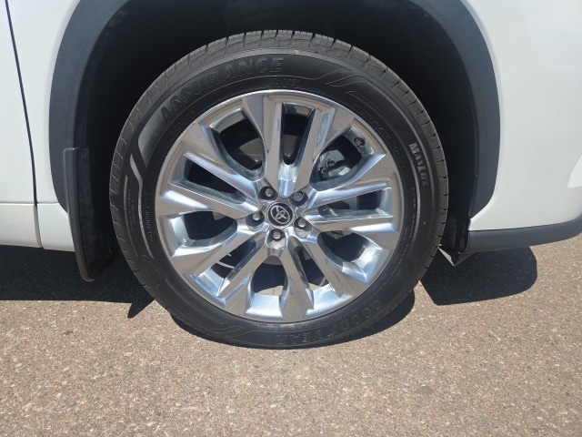 used 2023 Toyota Highlander car, priced at $37,959