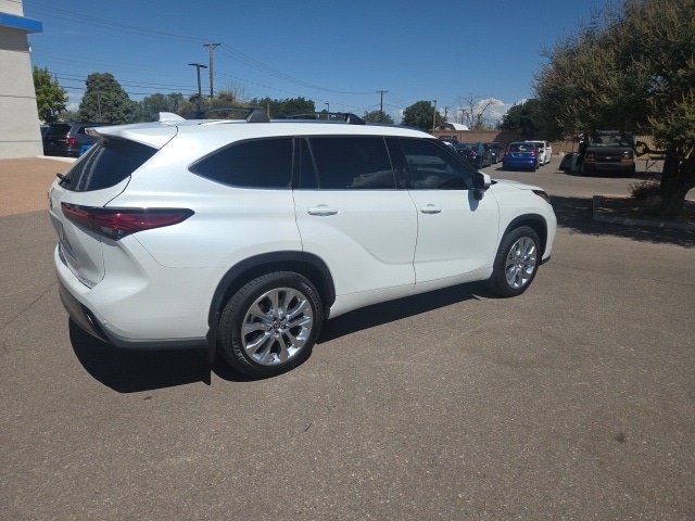 used 2023 Toyota Highlander car, priced at $37,959