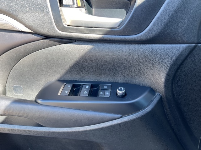 used 2017 Toyota Highlander car, priced at $27,555