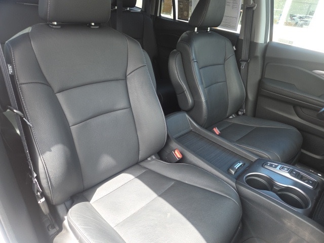 used 2022 Honda Pilot car, priced at $35,556