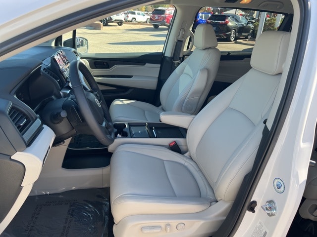 used 2025 Honda Odyssey car, priced at $41,444
