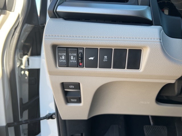 used 2025 Honda Odyssey car, priced at $41,444