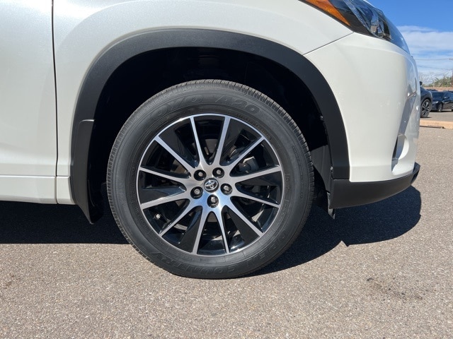 used 2017 Toyota Highlander car, priced at $27,555