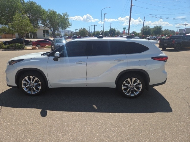 used 2023 Toyota Highlander car, priced at $37,959