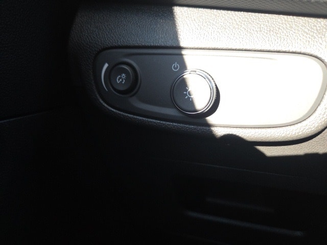 used 2025 Chevrolet TrailBlazer car, priced at $29,555