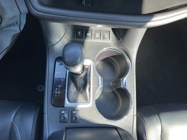 used 2017 Toyota Highlander car, priced at $27,555