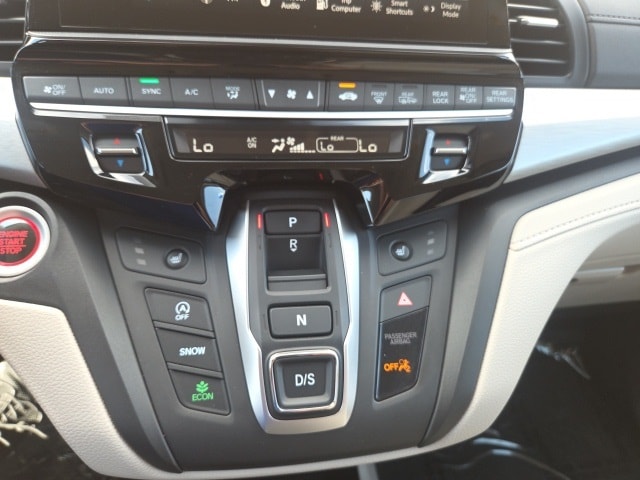 used 2025 Honda Odyssey car, priced at $43,958