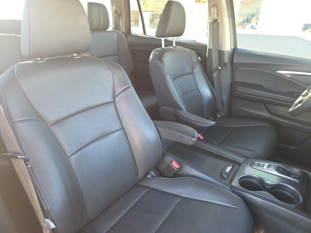 used 2022 Honda Pilot car, priced at $29,555