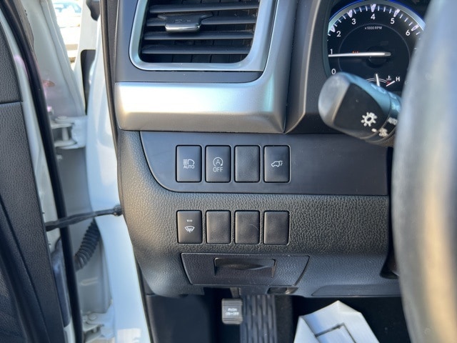 used 2017 Toyota Highlander car, priced at $27,555