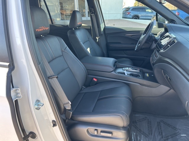 used 2025 Honda Passport car, priced at $43,333