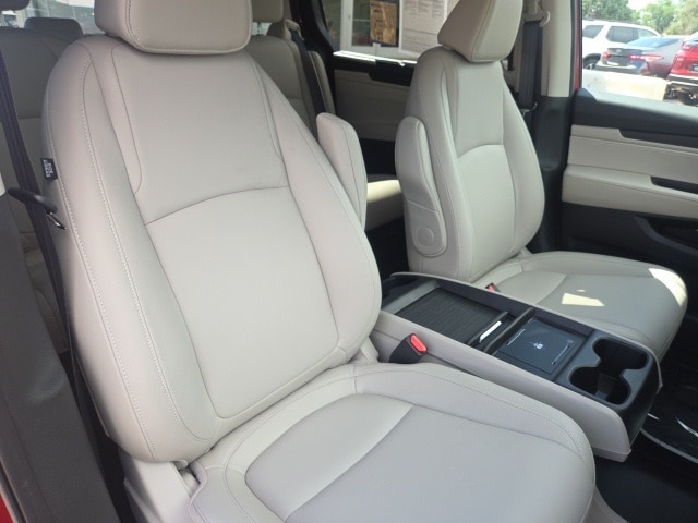 used 2025 Honda Odyssey car, priced at $43,958