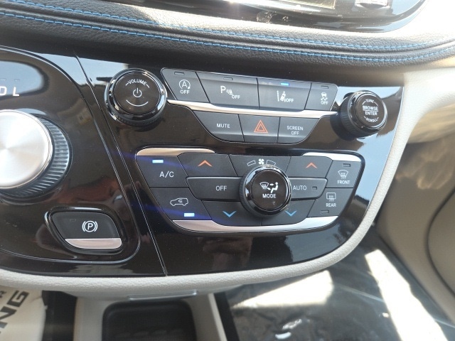 used 2021 Chrysler Pacifica car, priced at $18,959