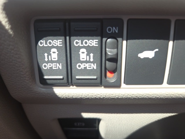 used 2025 Honda Odyssey car, priced at $43,958