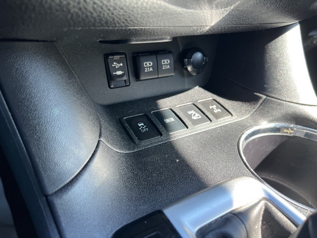 used 2017 Toyota Highlander car, priced at $27,555