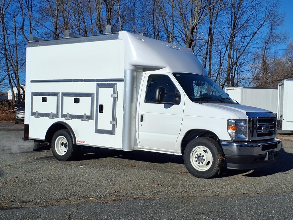 new 2025 Ford E350 Super Duty car