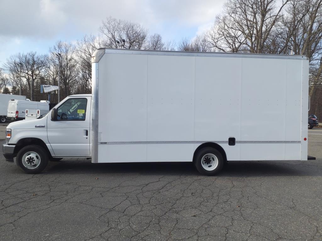 new 2023 Ford Econoline SD car