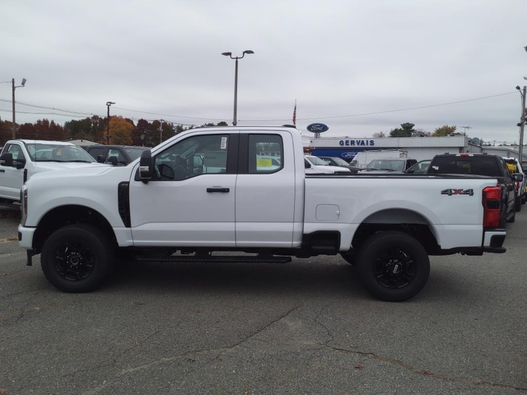 new 2024 Ford F-350 Super Duty car