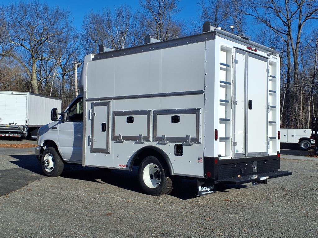 new 2025 Ford E350 Super Duty car