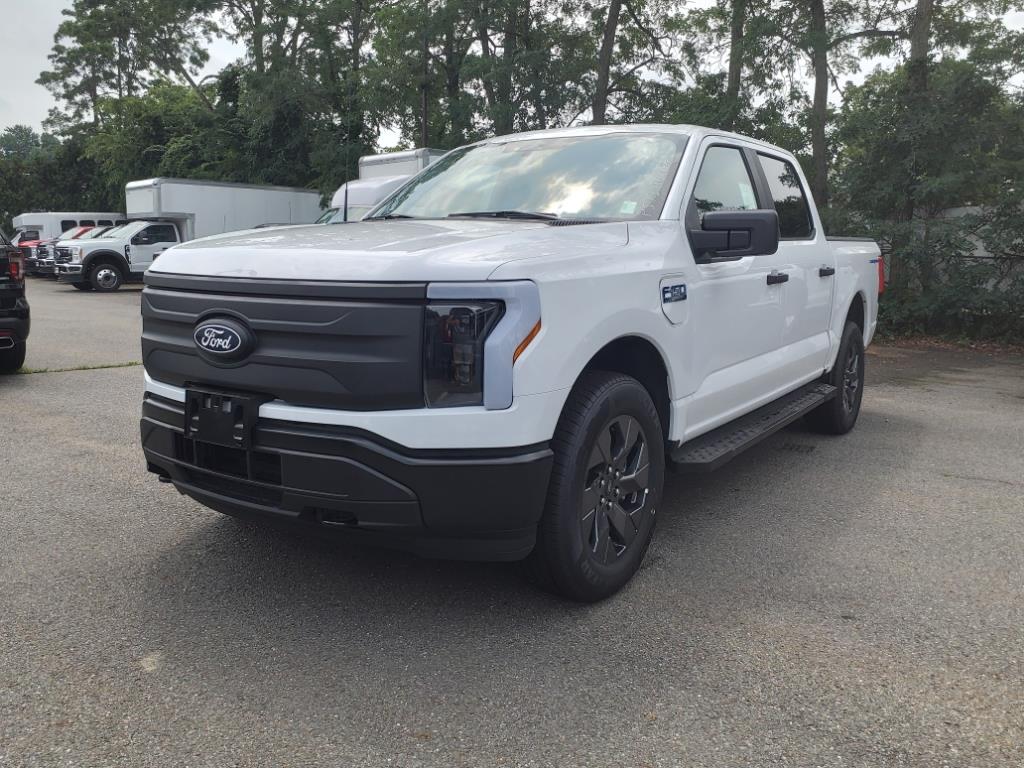 new 2024 Ford F150 Lightning car