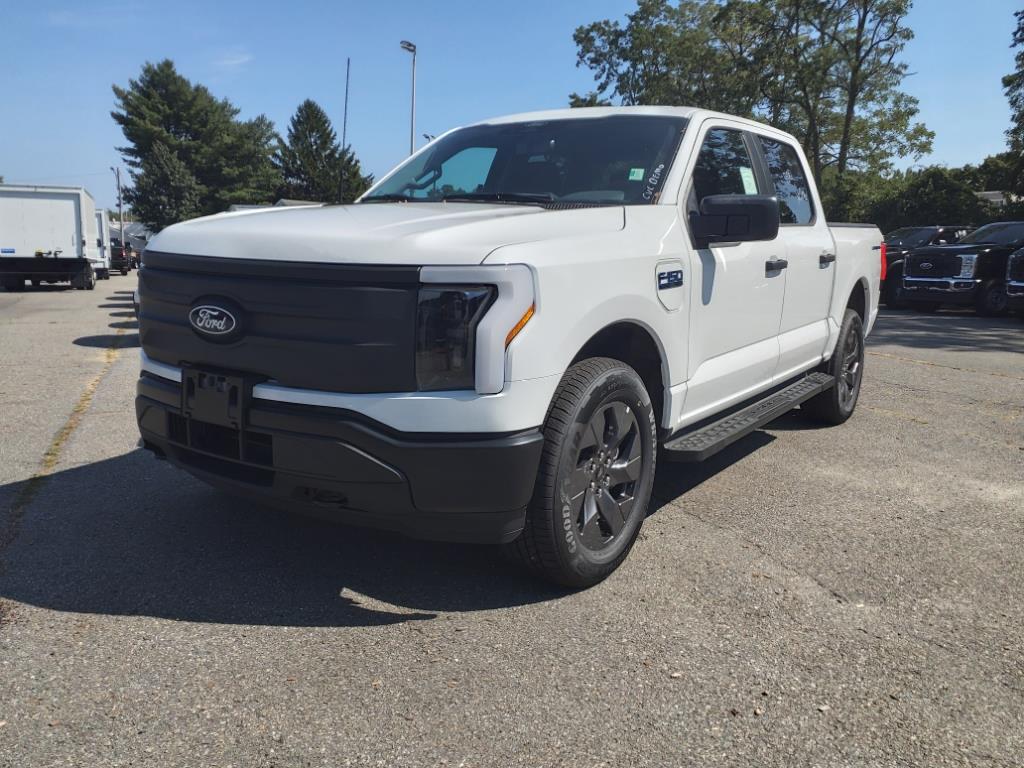 new 2024 Ford F150 Lightning car