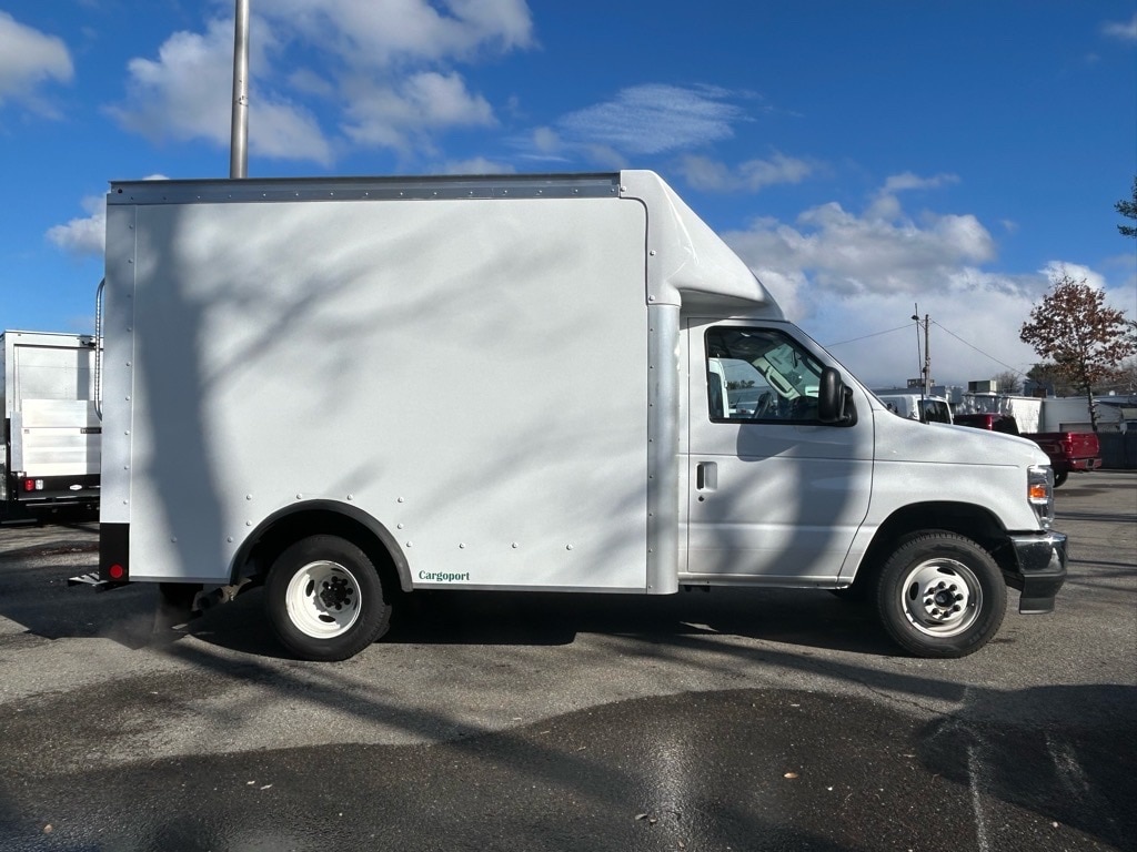 new 2025 Ford E350 Super Duty car