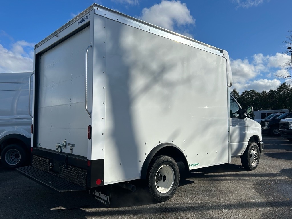 new 2025 Ford E350 Super Duty car