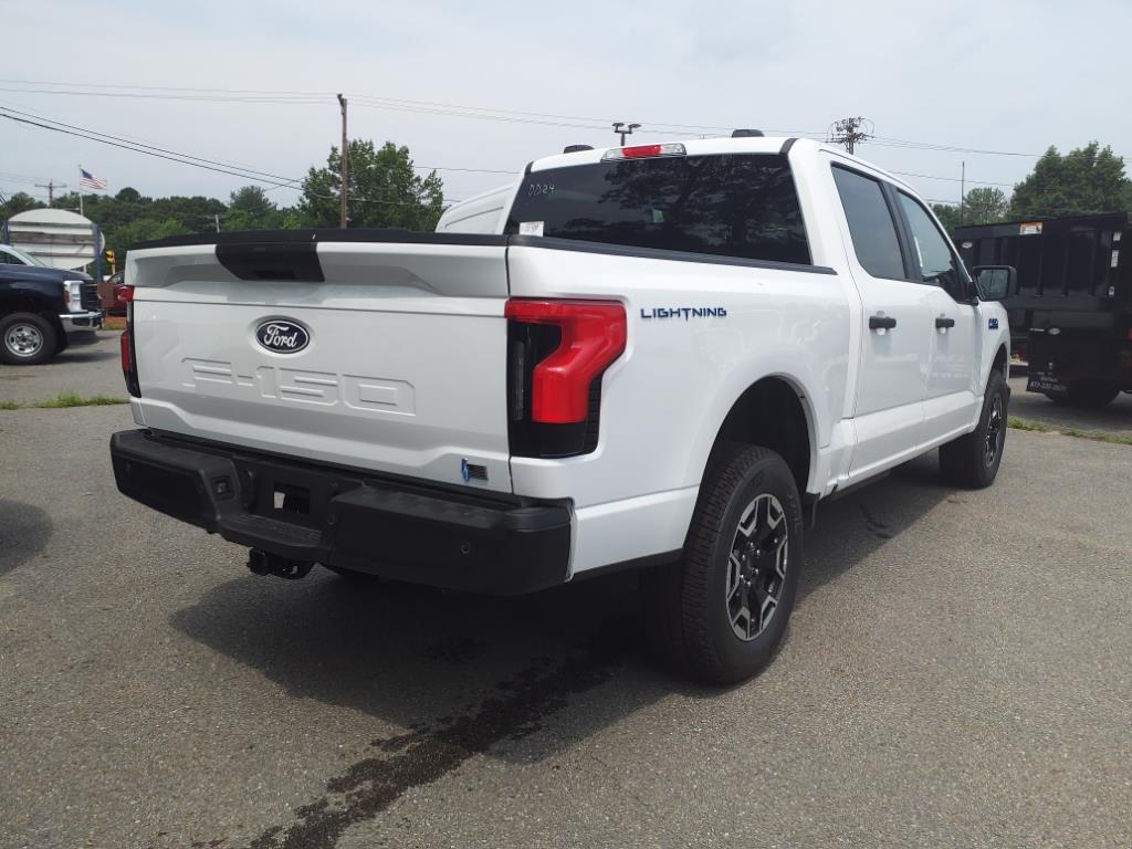 new 2024 Ford F150 Lightning car