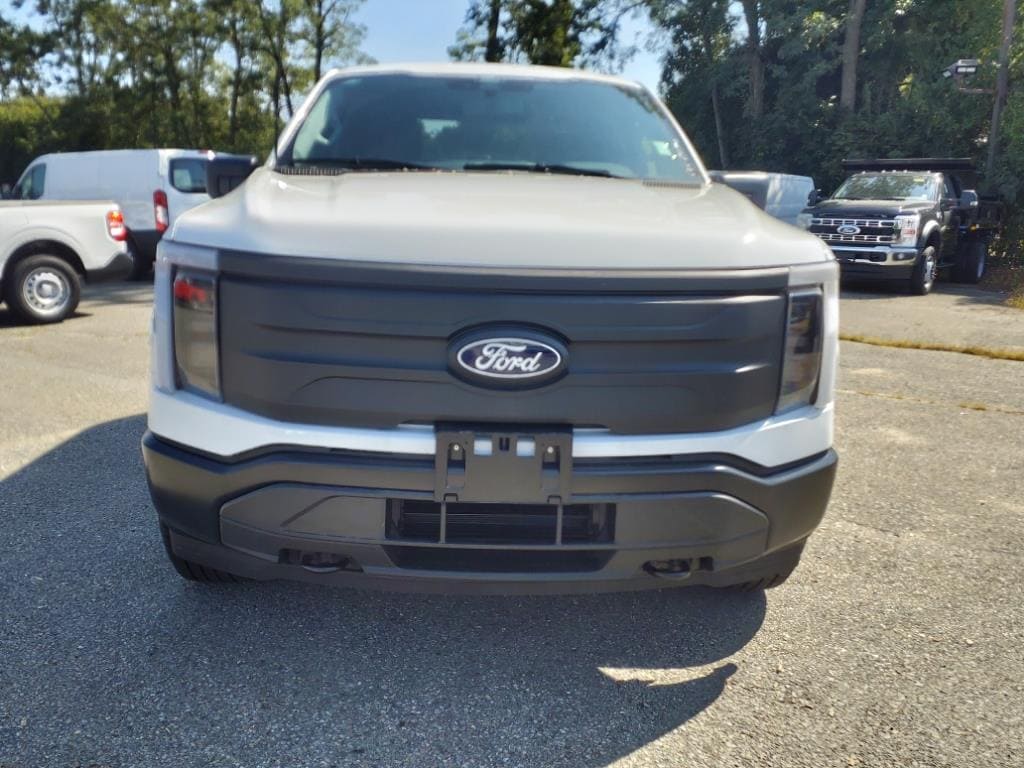 new 2024 Ford F150 Lightning car