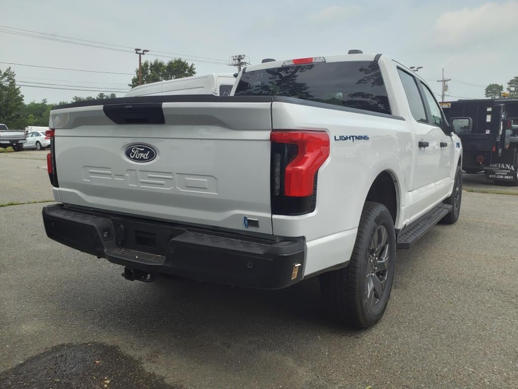 new 2024 Ford F150 Lightning car