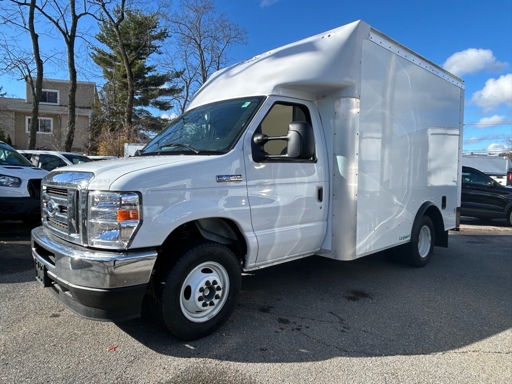 new 2025 Ford E350 Super Duty car