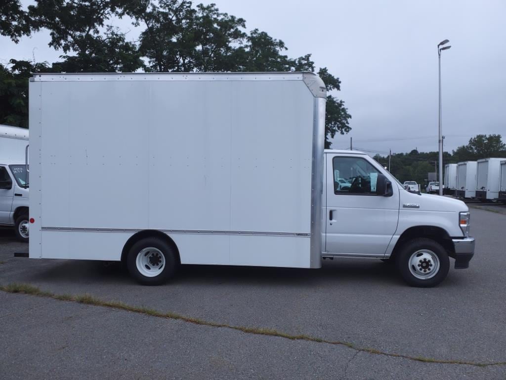 new 2023 Ford Econoline E450 car