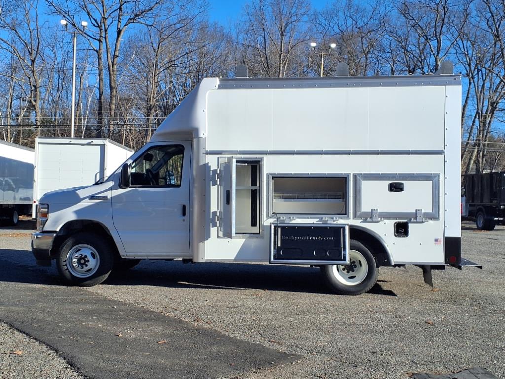 new 2025 Ford E350 Super Duty car