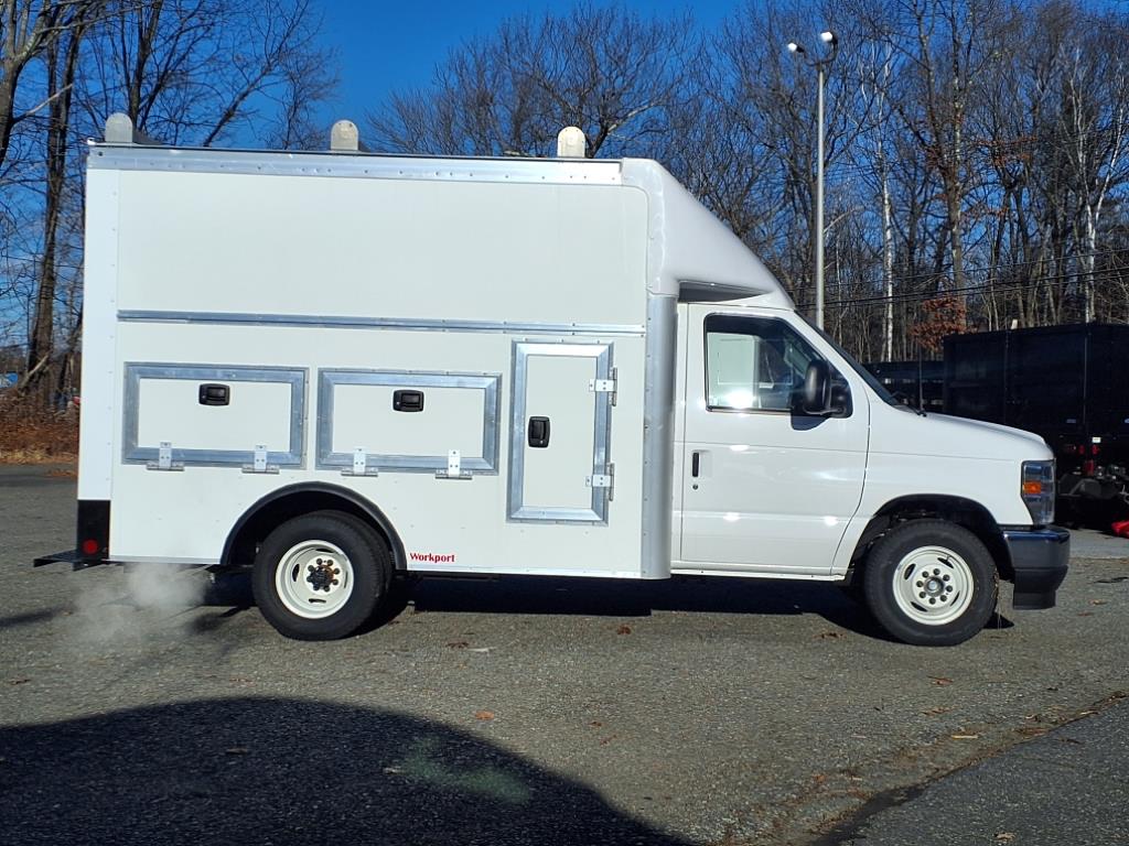 new 2025 Ford E350 Super Duty car