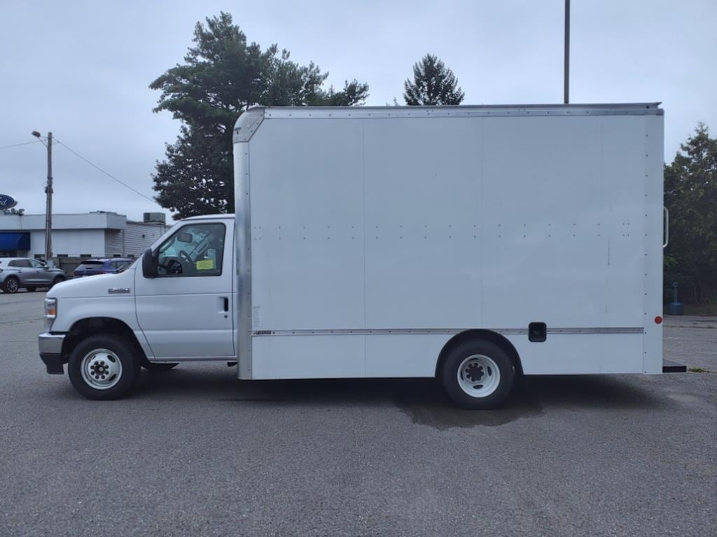 new 2023 Ford Econoline E450 car