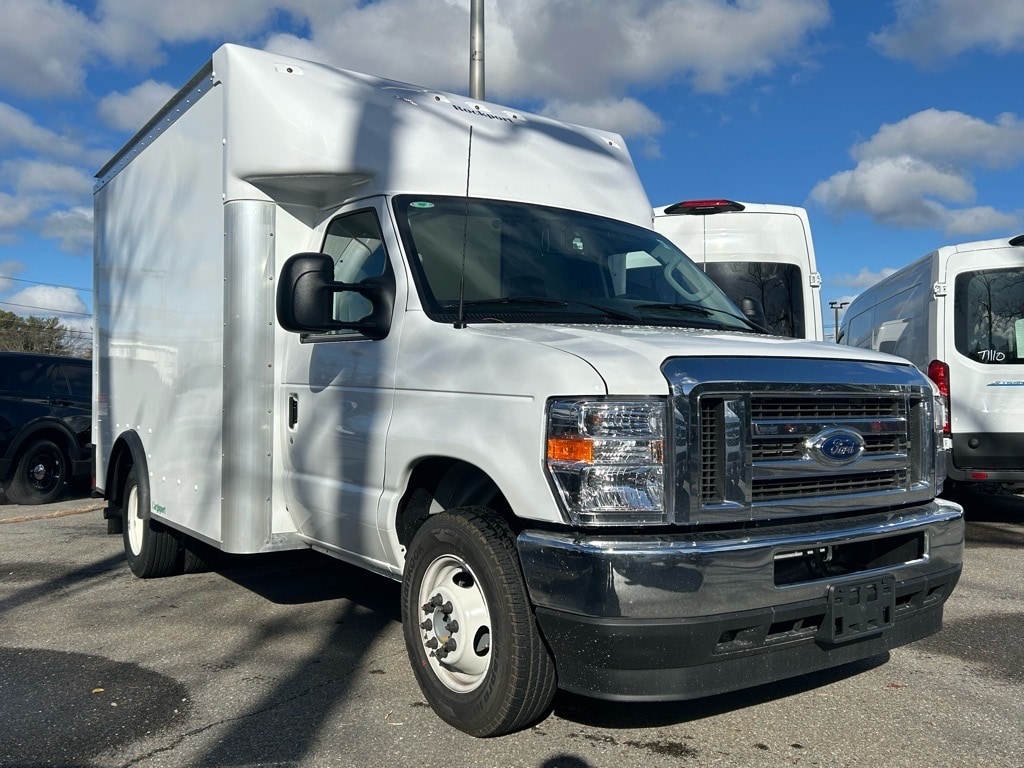 new 2025 Ford E350 Super Duty car