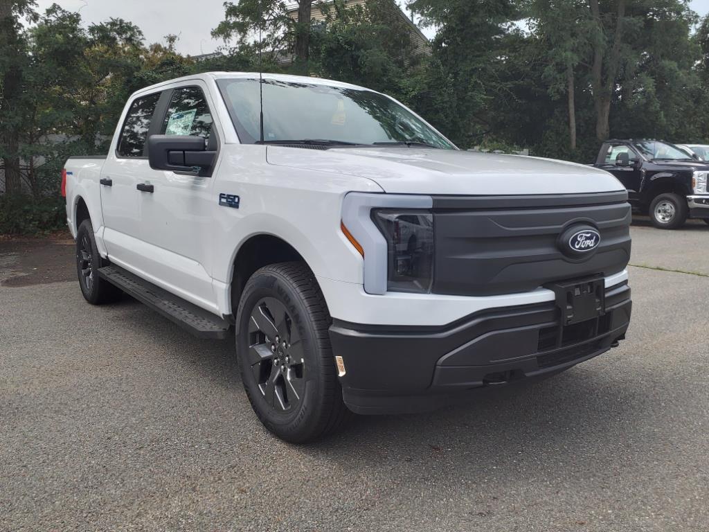 new 2024 Ford F150 Lightning car