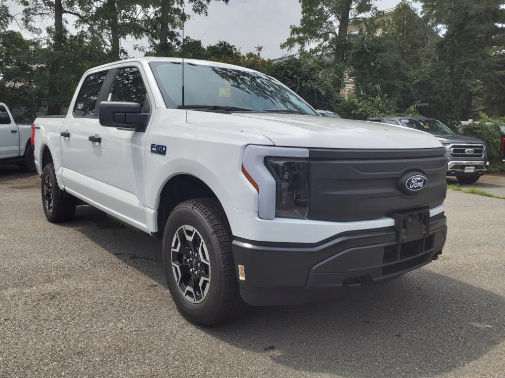 new 2024 Ford F150 Lightning car