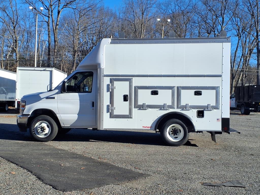 new 2025 Ford E350 Super Duty car