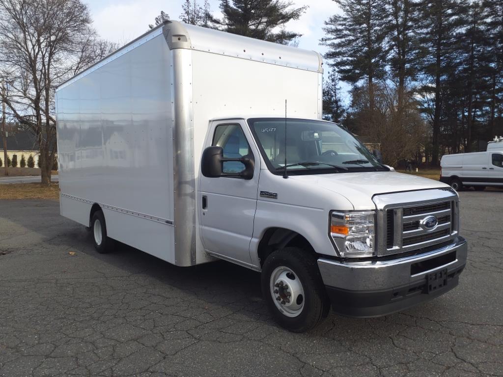 new 2023 Ford Econoline SD car