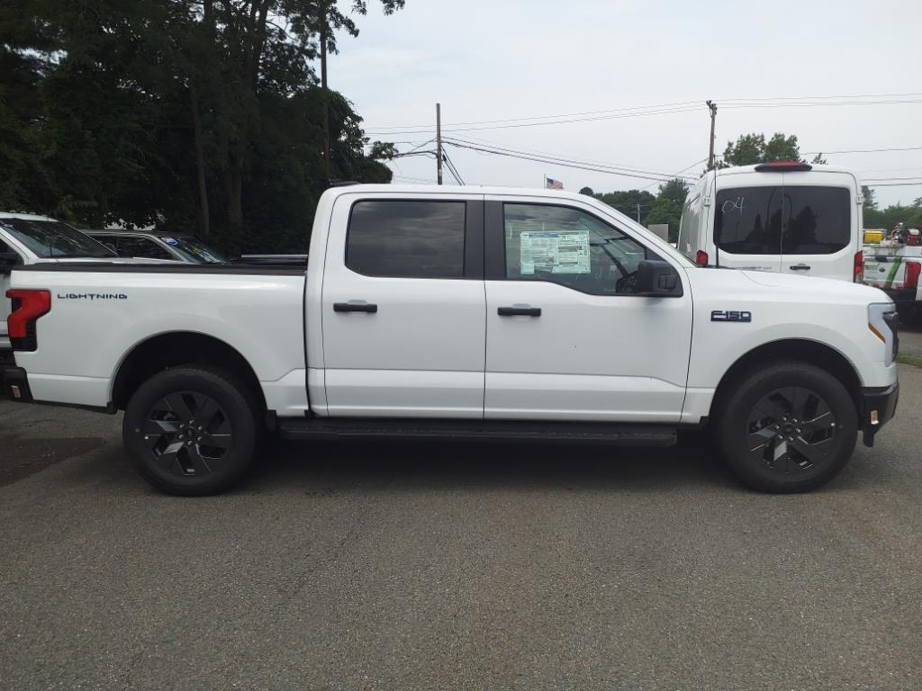 new 2024 Ford F150 Lightning car