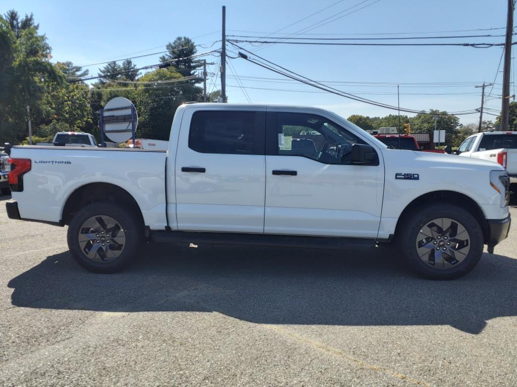 new 2024 Ford F150 Lightning car