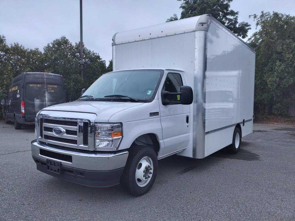 new 2023 Ford Econoline E450 car