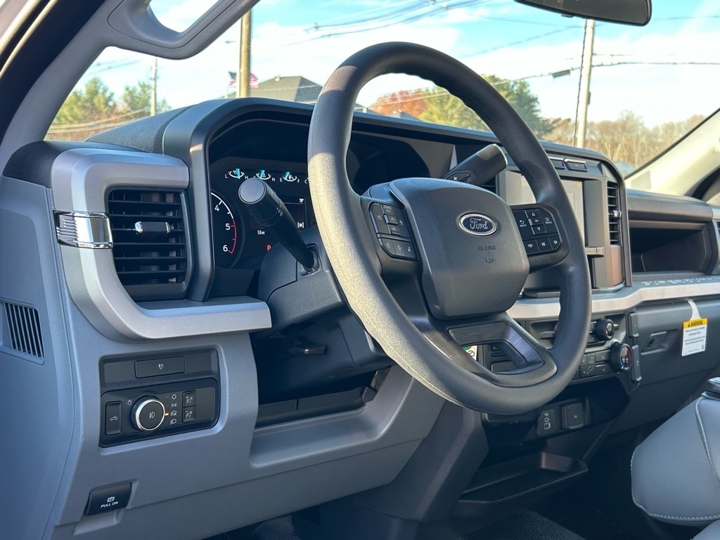 new 2024 Ford F-350 Super Duty car