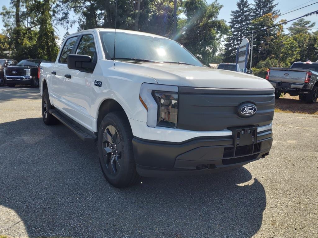 new 2024 Ford F150 Lightning car