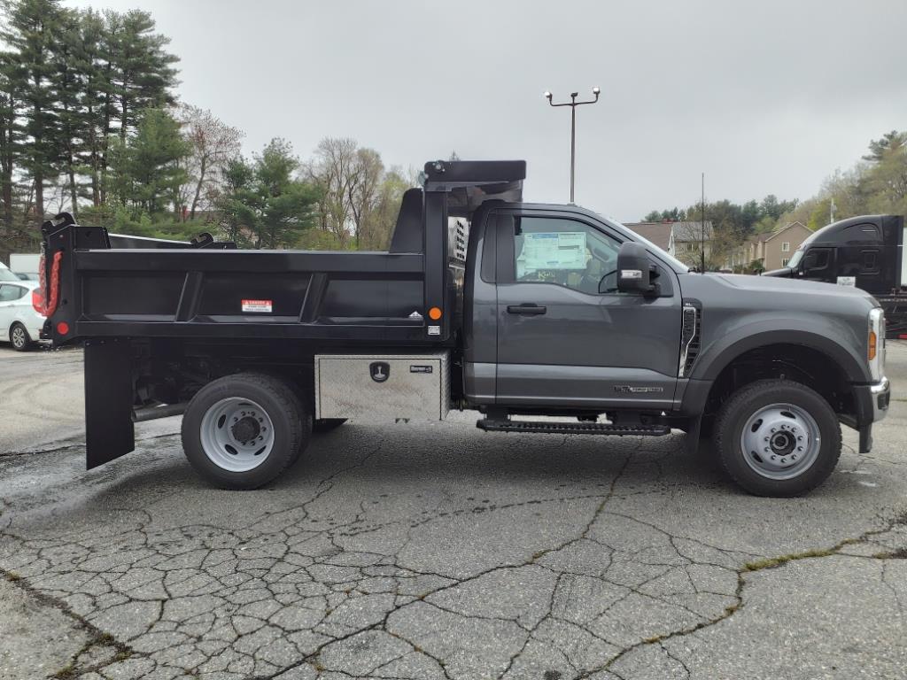 new 2024 Ford F-550 Super Duty car