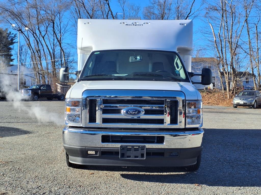 new 2025 Ford E350 Super Duty car